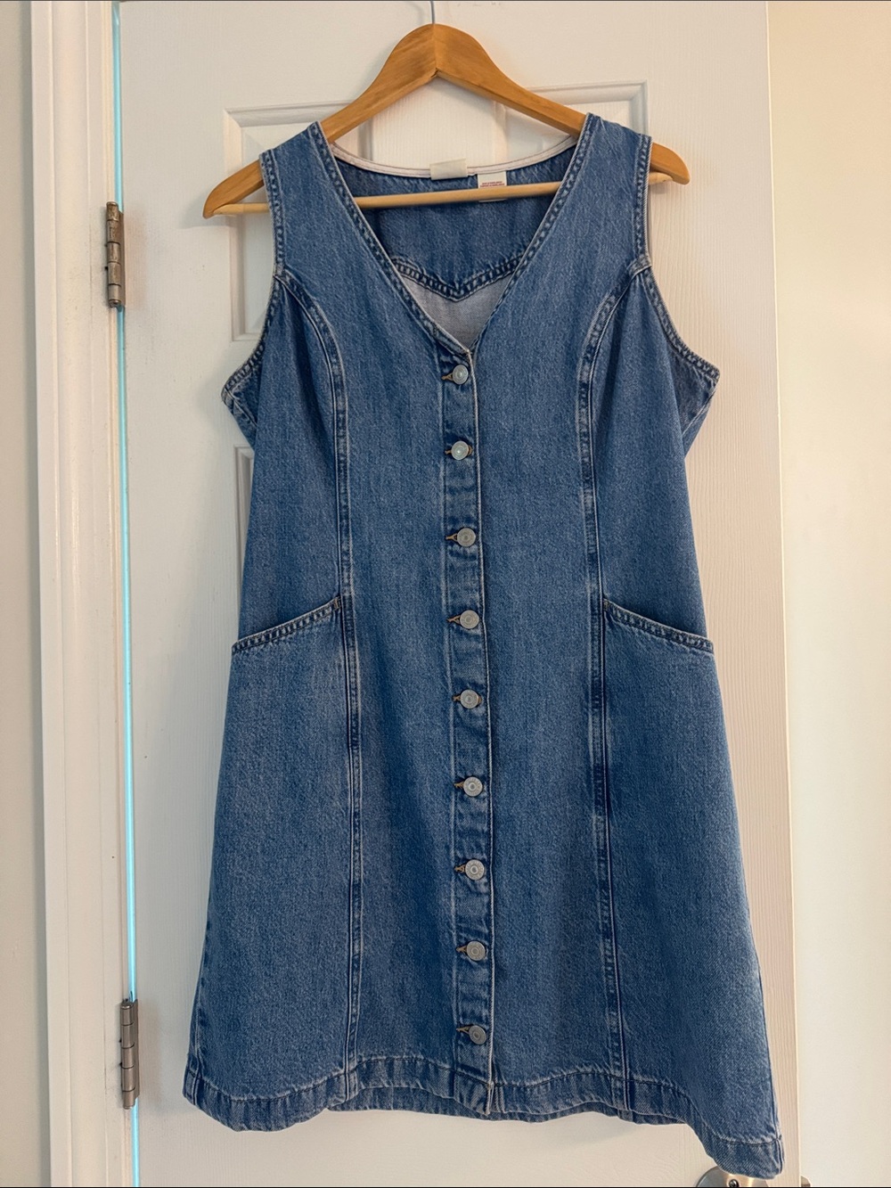 Levi’s Sleeveless Denim Button-Front Dress with Pockets
